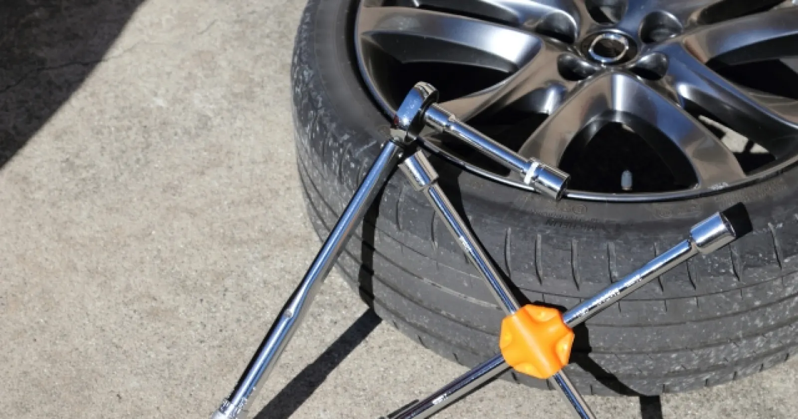 技術職/車両に関する不具合データの蓄積、タイヤの構造解析業務など