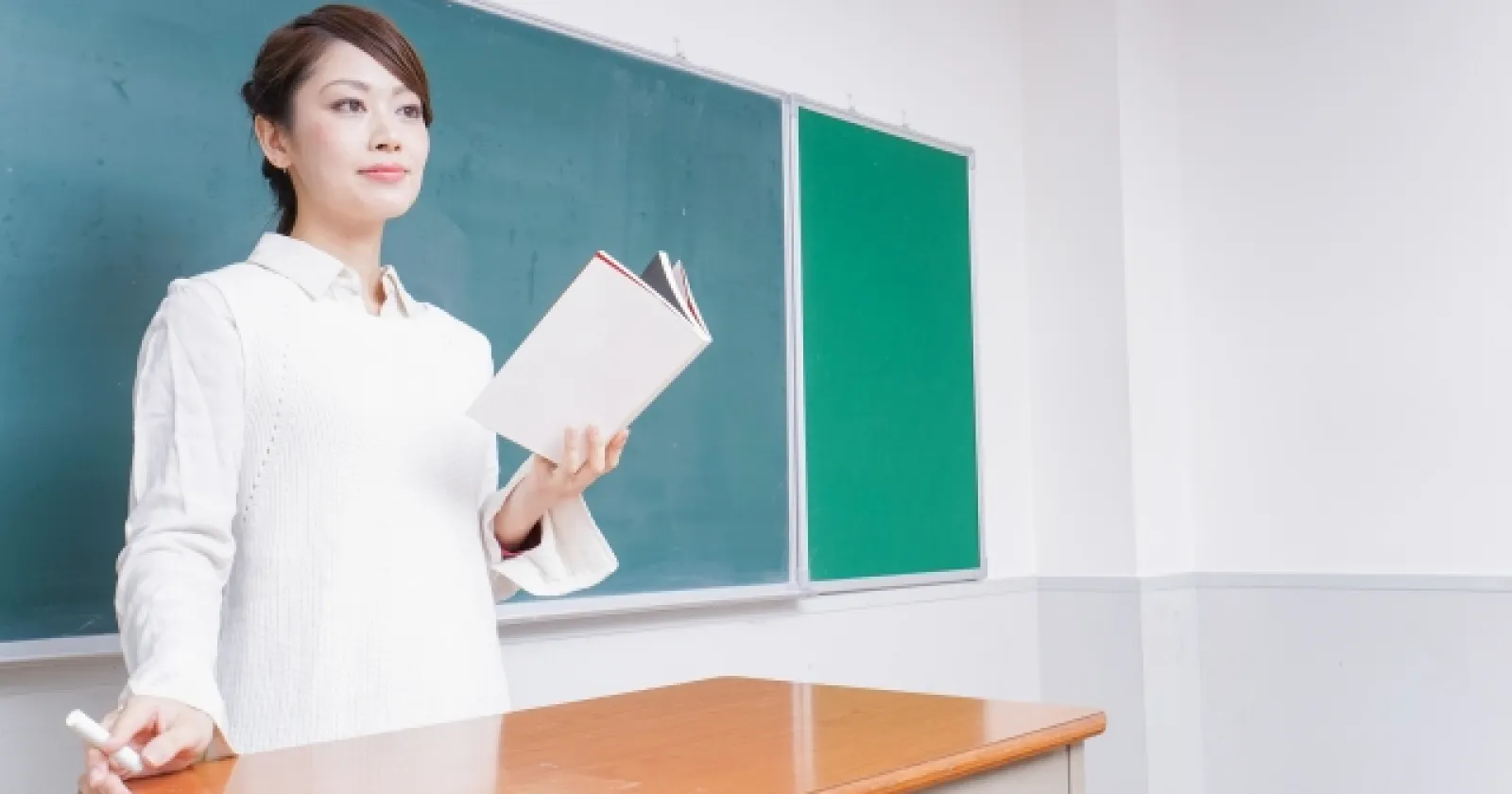 【月給25万円以上】フレックスタイム制で働く専任日本語講師