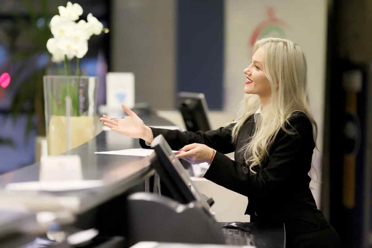 フロント＆ホールスタッフ/熱海にある和モダンホテルでのおもてなしスタッフ［英語］